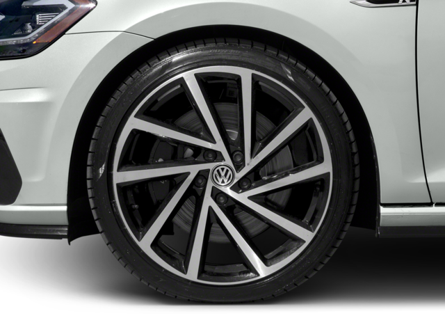 2018 Volkswagen Golf R DCC & Navigation 4Motion