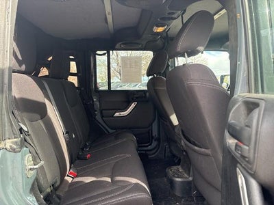 2014 Jeep Wrangler Unlimited 4WD 4dr Sahara