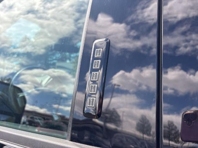 2022 Ford Super Duty F-250 SRW LARIAT 4WD Crew Cab 6.75' Box