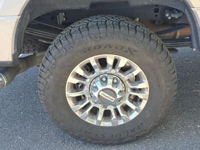 2022 Ford Super Duty F-350 SRW LARIAT 4WD Crew Cab 6.75' Box