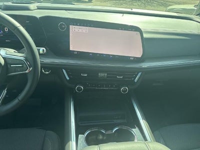 2025 Chevrolet Suburban 4WD LS