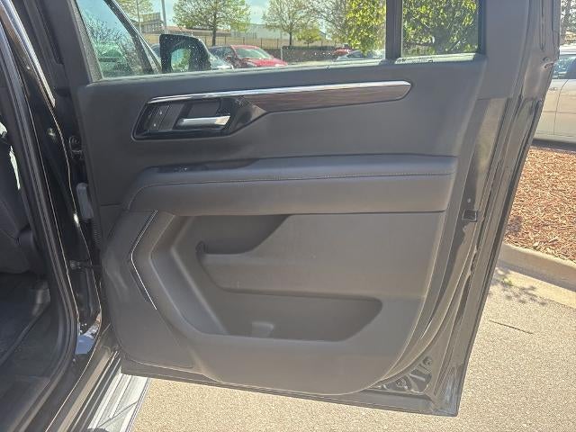 2025 Chevrolet Suburban 4WD LS