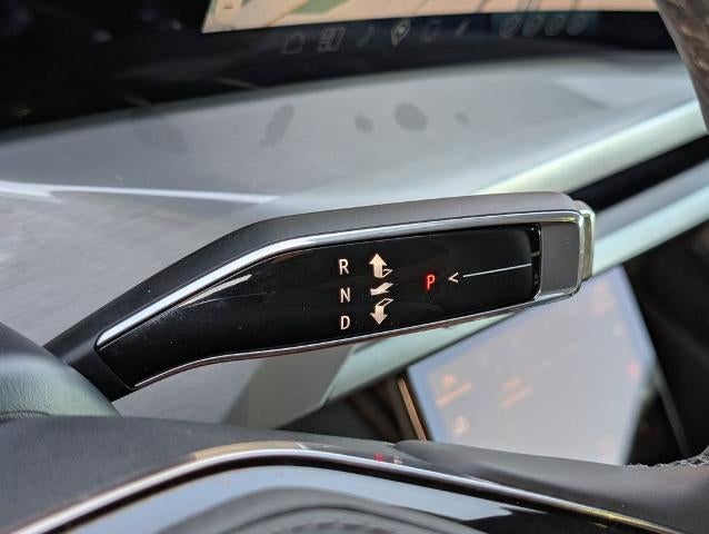 2026 Cadillac VISTIQ Platinum
