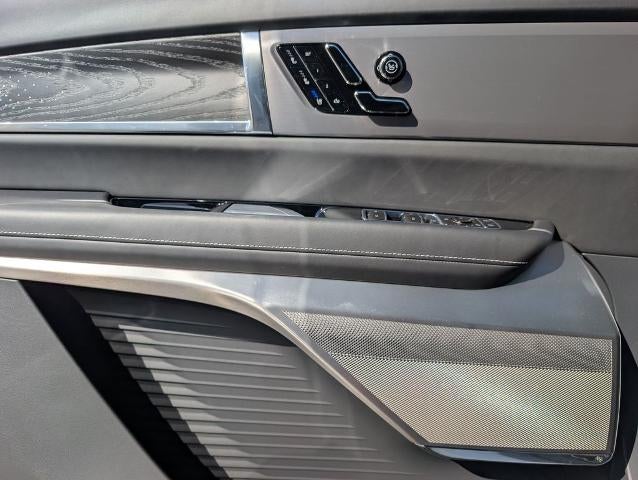 2027 Cadillac VISTIQ Platinum