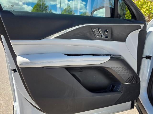 2024 Cadillac LYRIQ 4dr Luxury w/1SC