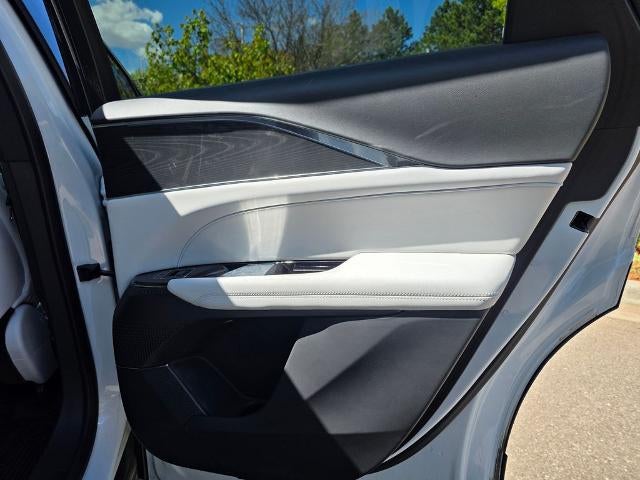 2024 Cadillac LYRIQ 4dr Luxury w/1SC