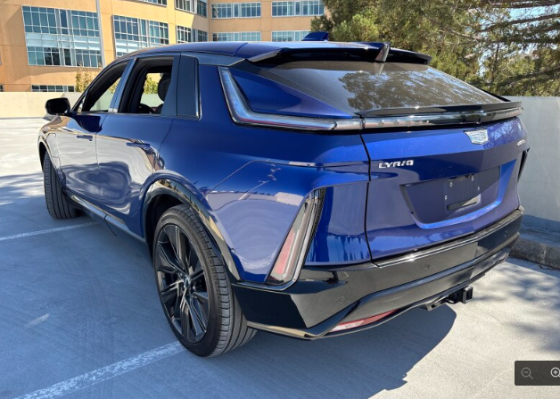 2024 Cadillac LYRIQ Sport