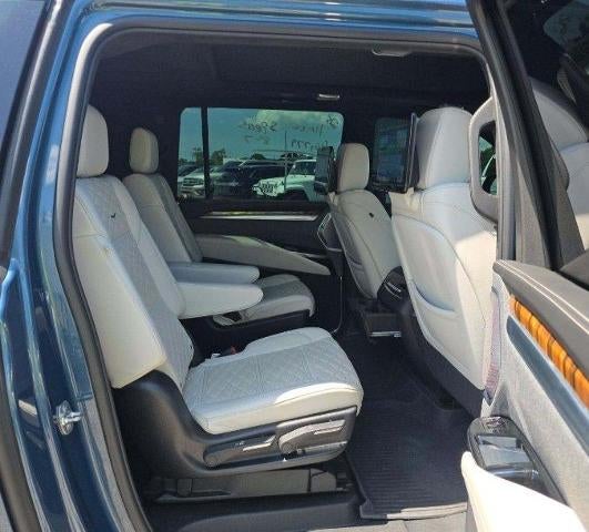 2025 Cadillac Escalade ESV 4WD Sport Platinum