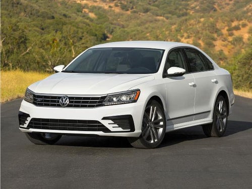 2017 Volkswagen Passat R-Line w/Comfort Pkg Auto