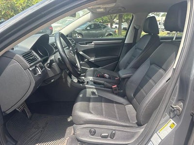 2017 Volkswagen Passat R-Line w/Comfort Pkg Auto