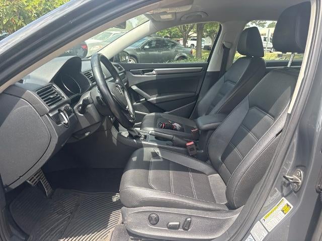 2017 Volkswagen Passat R-Line w/Comfort Pkg Auto
