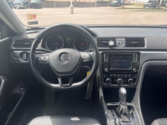 2017 Volkswagen Passat R-Line w/Comfort Pkg Auto