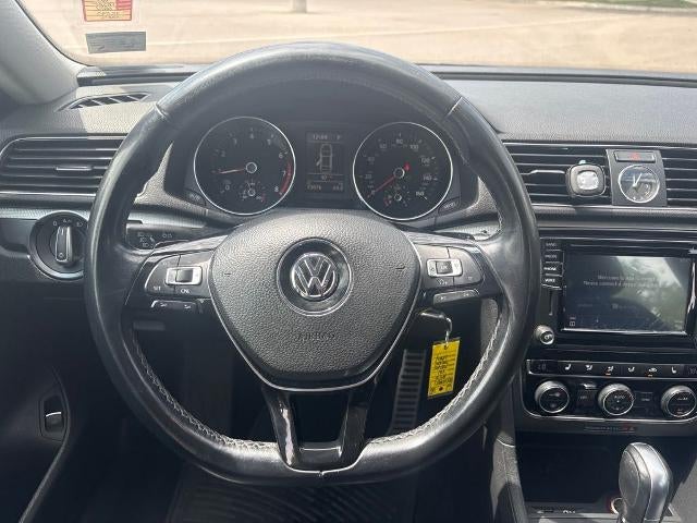 2017 Volkswagen Passat R-Line w/Comfort Pkg Auto