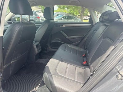 2017 Volkswagen Passat R-Line w/Comfort Pkg Auto