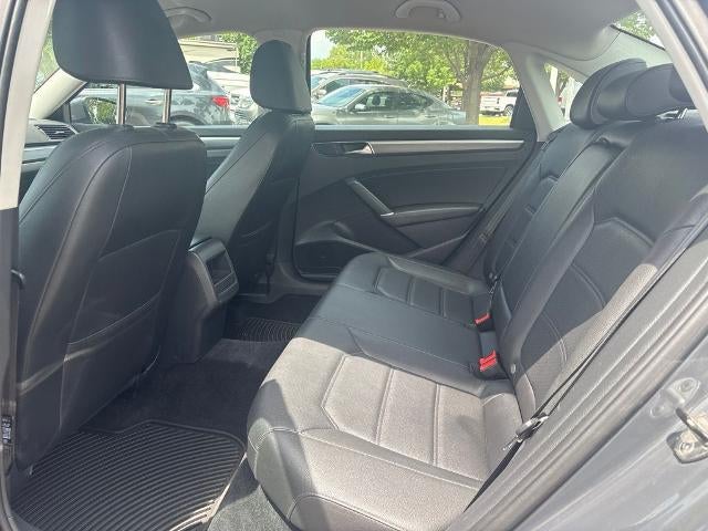 2017 Volkswagen Passat R-Line w/Comfort Pkg Auto