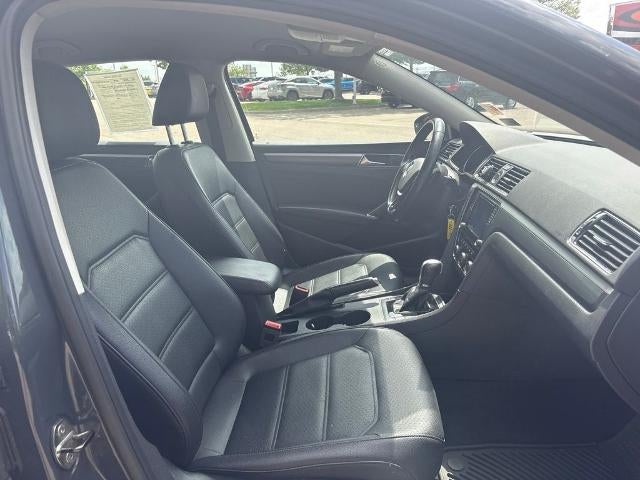 2017 Volkswagen Passat R-Line w/Comfort Pkg Auto