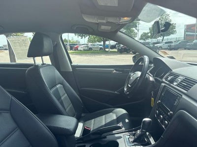 2017 Volkswagen Passat R-Line w/Comfort Pkg Auto