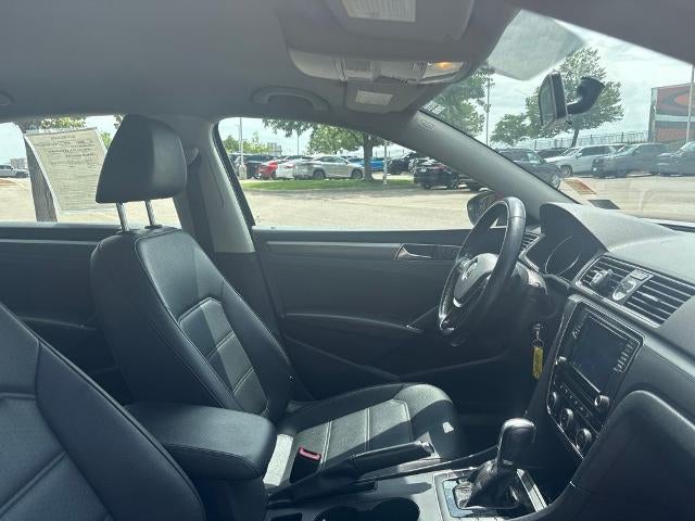 2017 Volkswagen Passat R-Line w/Comfort Pkg Auto