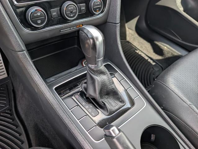 2017 Volkswagen Passat R-Line w/Comfort Pkg Auto