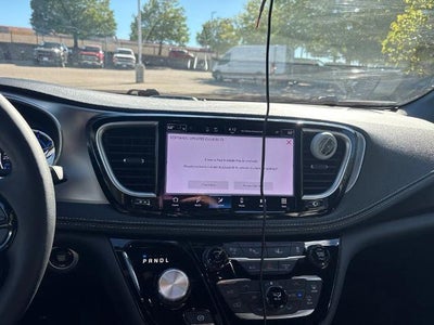 2023 Chrysler Pacifica Hybrid Touring L FWD