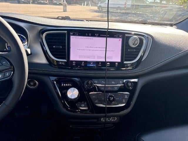 2023 Chrysler Pacifica Hybrid Touring L FWD