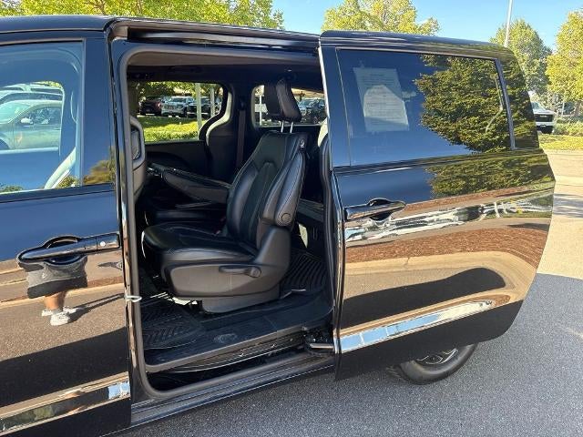 2023 Chrysler Pacifica Hybrid Touring L FWD
