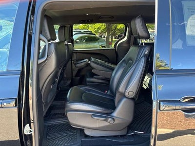 2023 Chrysler Pacifica Hybrid Touring L FWD