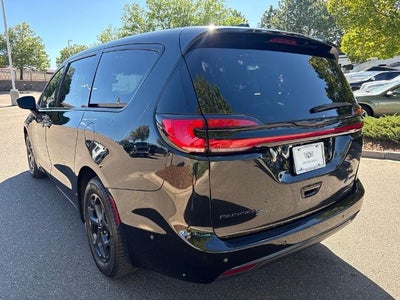2023 Chrysler Pacifica Hybrid Touring L FWD