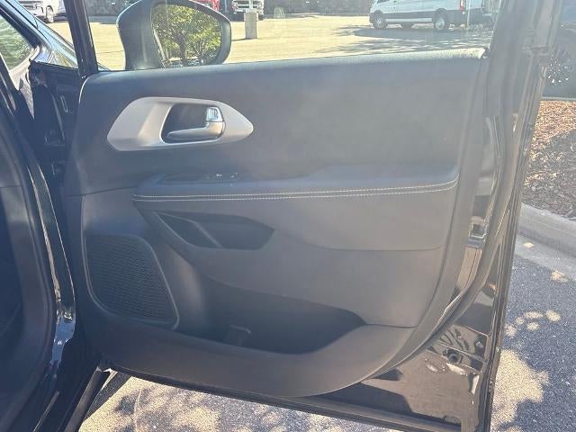 2023 Chrysler Pacifica Hybrid Touring L FWD