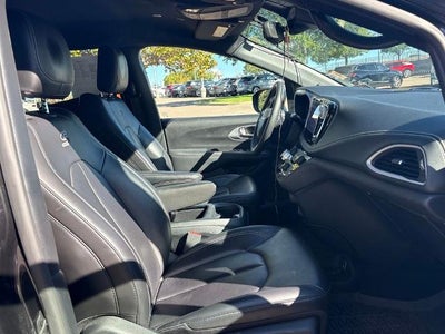 2023 Chrysler Pacifica Hybrid Touring L FWD