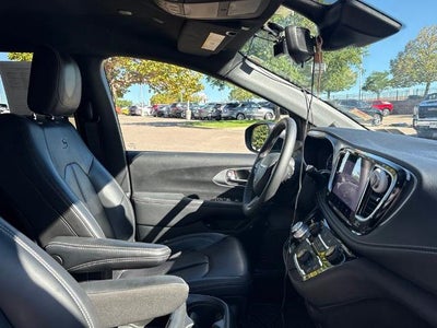 2023 Chrysler Pacifica Hybrid Touring L FWD