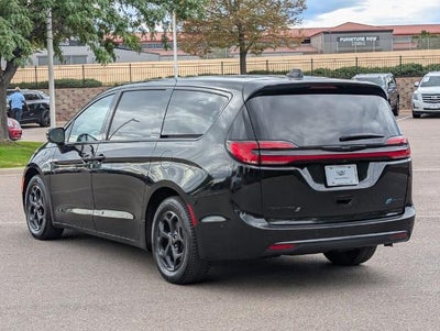 2023 Chrysler Pacifica Hybrid Touring L FWD