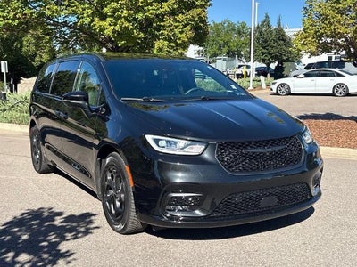 2023 Chrysler Pacifica Hybrid Touring L FWD