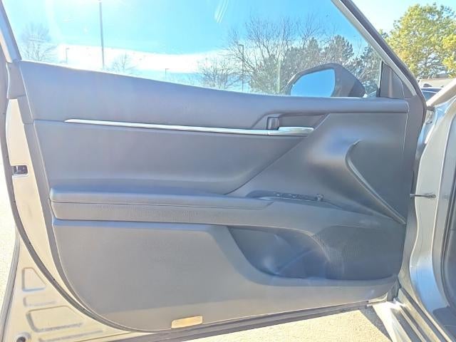 2019 Toyota Camry SE Auto (SE)