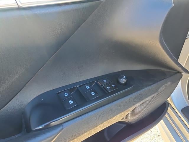 2019 Toyota Camry SE Auto (SE)