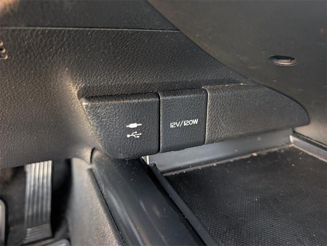 2019 Toyota Camry SE Auto (SE)