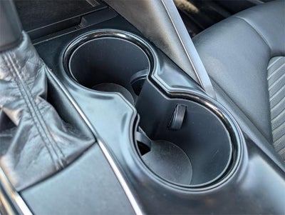 2019 Toyota Camry SE Auto (SE)