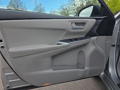 2015 Toyota Camry 4dr Sdn I4 Auto LE (SE)