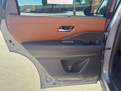 2025 Nissan Pathfinder Platinum 4WD