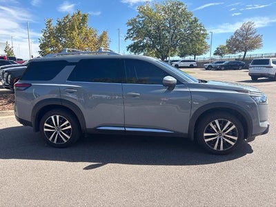 2025 Nissan Pathfinder Platinum 4WD