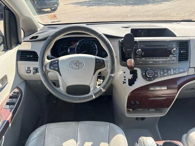 2011 Toyota Sienna 5dr 7-Pass Van V6 XLE AWD (Natl)