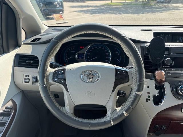 2011 Toyota Sienna 5dr 7-Pass Van V6 XLE AWD (Natl)