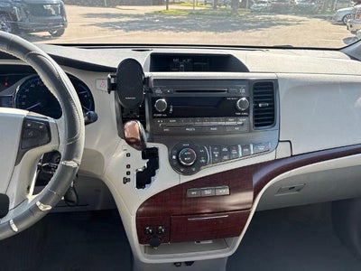 2011 Toyota Sienna 5dr 7-Pass Van V6 XLE AWD (Natl)