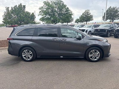 2025 Toyota Sienna Limited AWD 7-Passenger (GS)