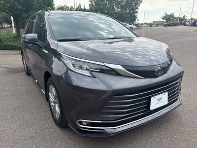 2025 Toyota Sienna Limited AWD 7-Passenger (GS)
