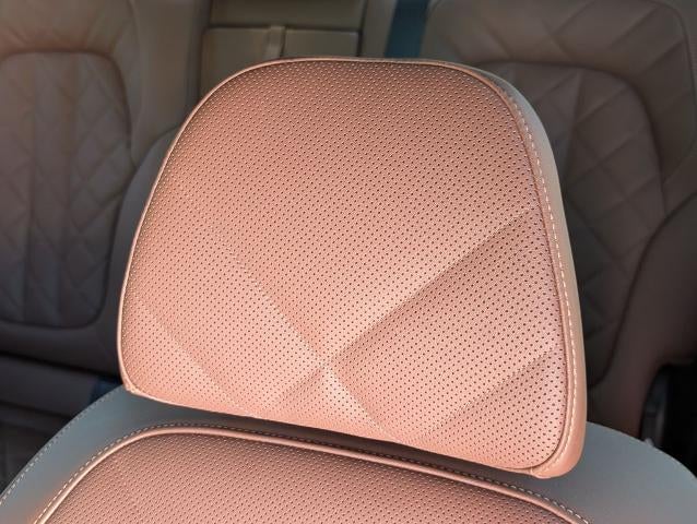 2025 BMW X7 xDrive40i Sports Activity Vehicle