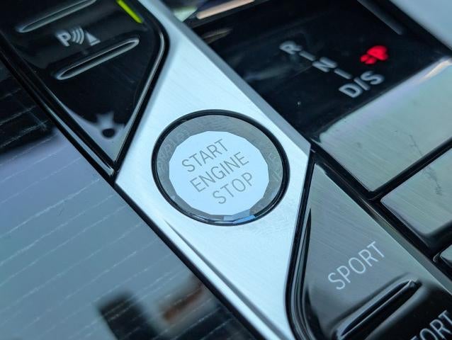 2025 BMW X7 xDrive40i Sports Activity Vehicle