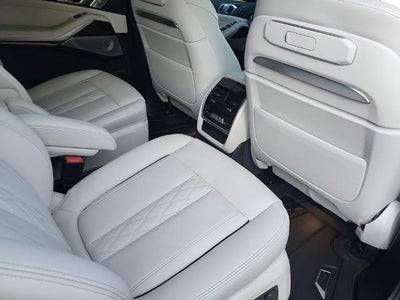 2026 BMW X7 M60i Sports Activity Vehicle