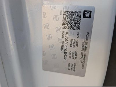 2025 Chevrolet Express Commercial Cutaway Base