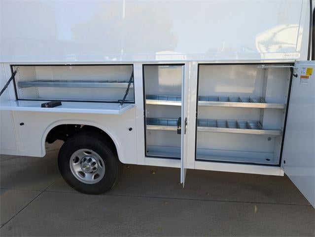 2025 Chevrolet Express Commercial Cutaway Base